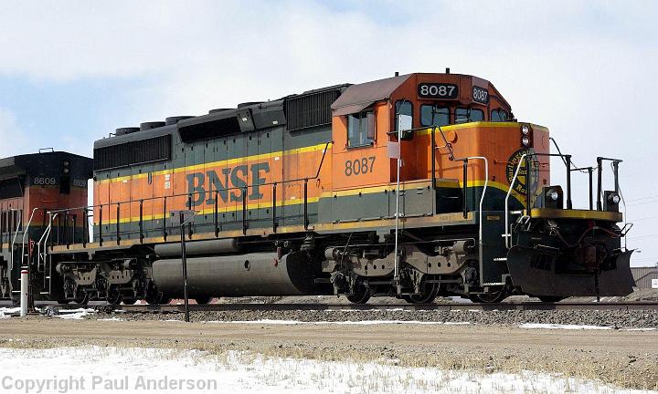 BNSF 8087 - SD40-2.jpg